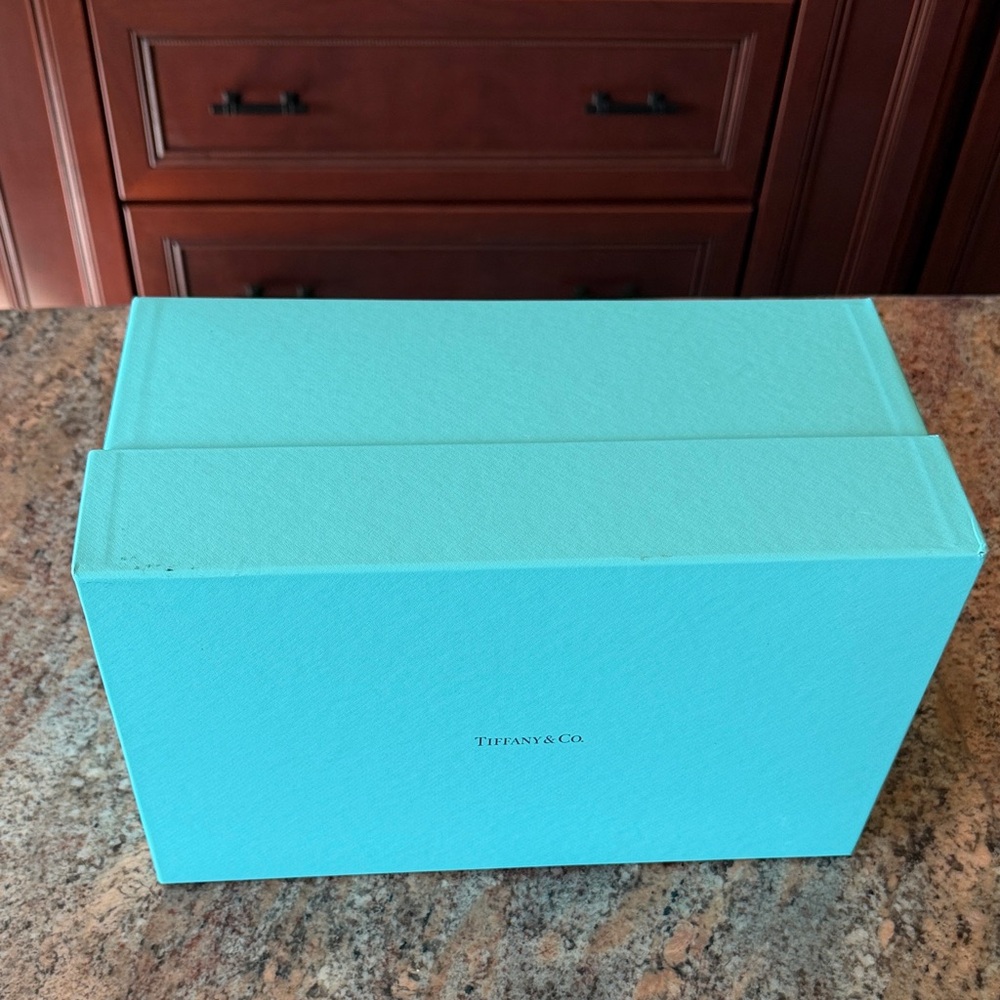 Tiffany & Co. Turquoise Box - Picture 3 of 5